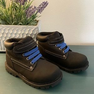 Boys boots